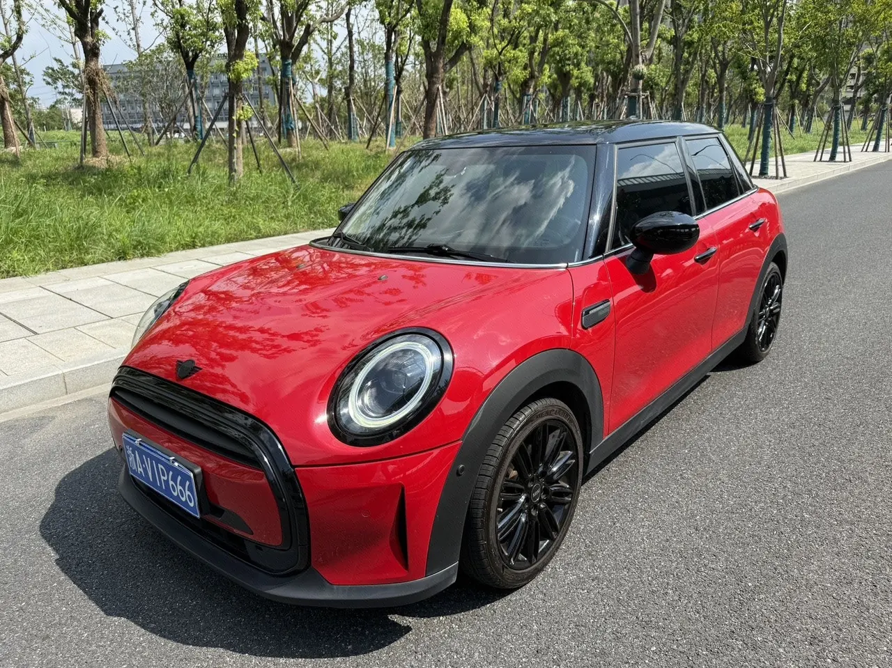 MINI Mini 5-Door (Imported) 2022 Mini Cooper 1.5T Camden Limited Edition Automatic Gear - View 1