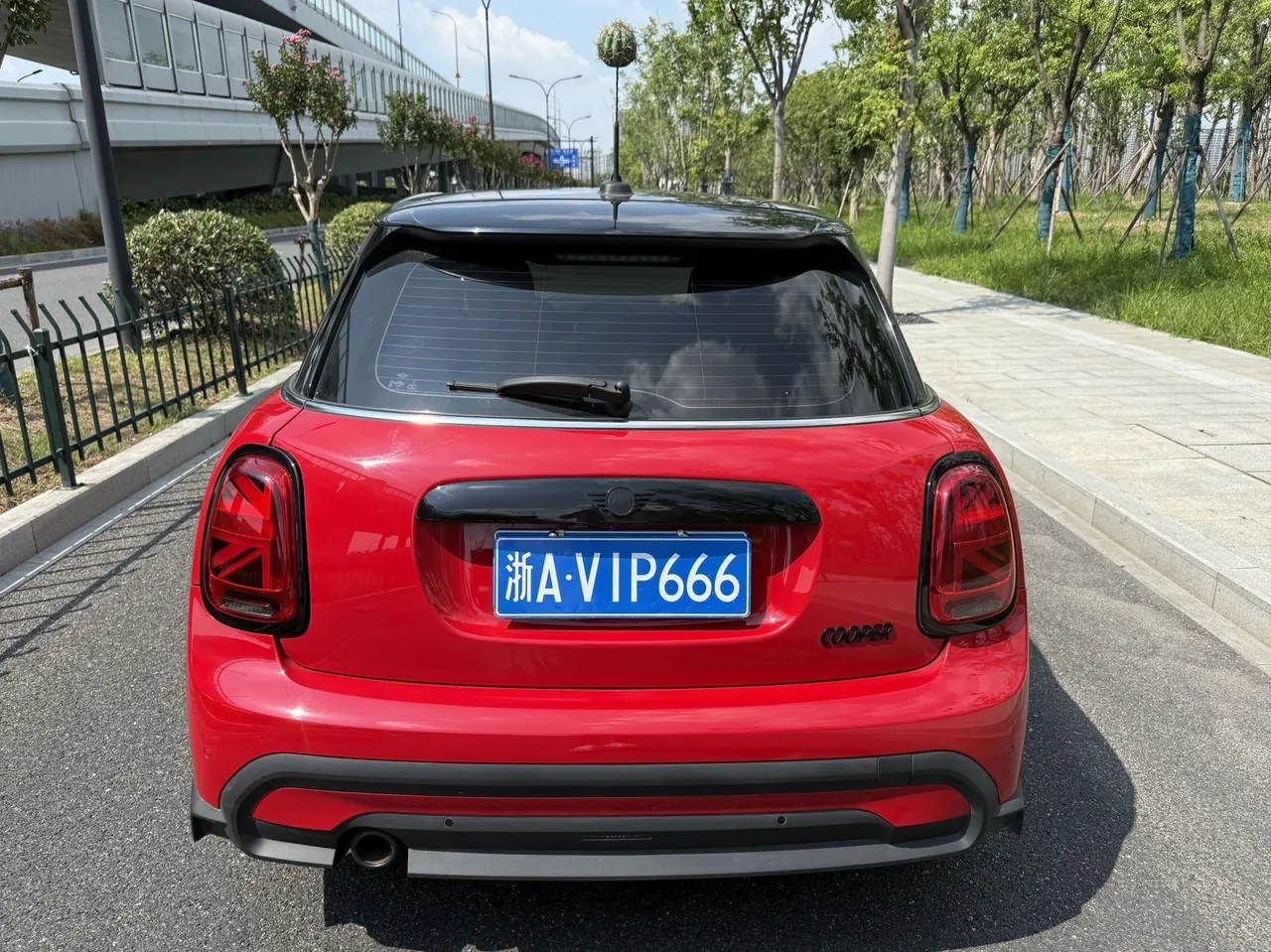 MINI Mini 5-Door (Imported) 2022 Mini Cooper 1.5T Camden Limited Edition Automatic Gear 2