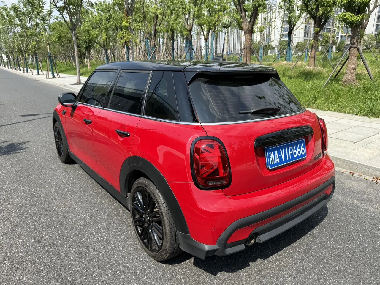 MINI Mini 5-Door (Imported) 2022 Mini Cooper 1.5T Camden Limited Edition Automatic Gear 3