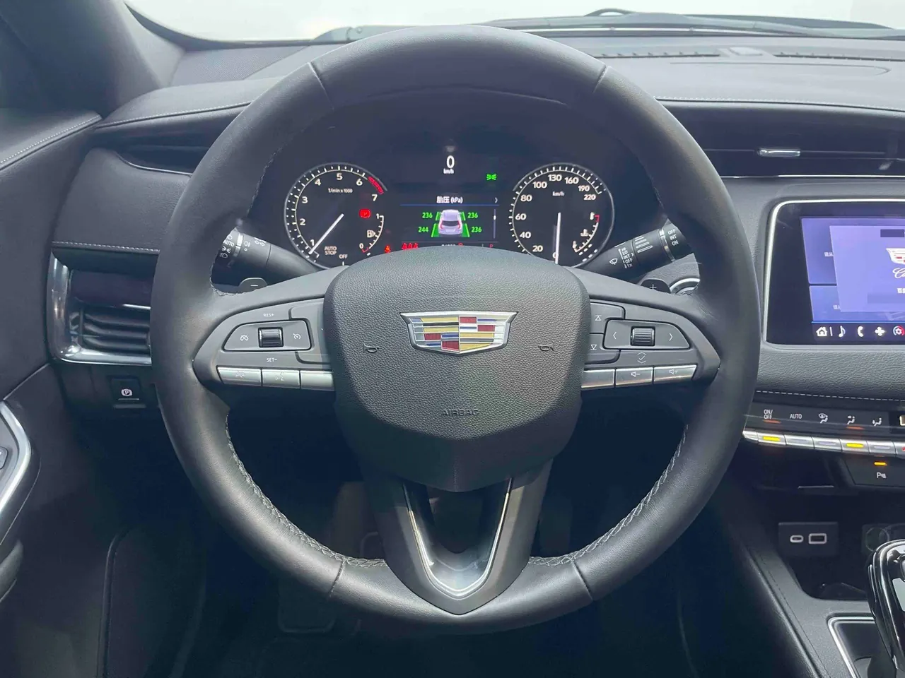 Cadillac 2022 XT4 48V 2.0T 28T Two-Drive Fashion Automatic Gear 9