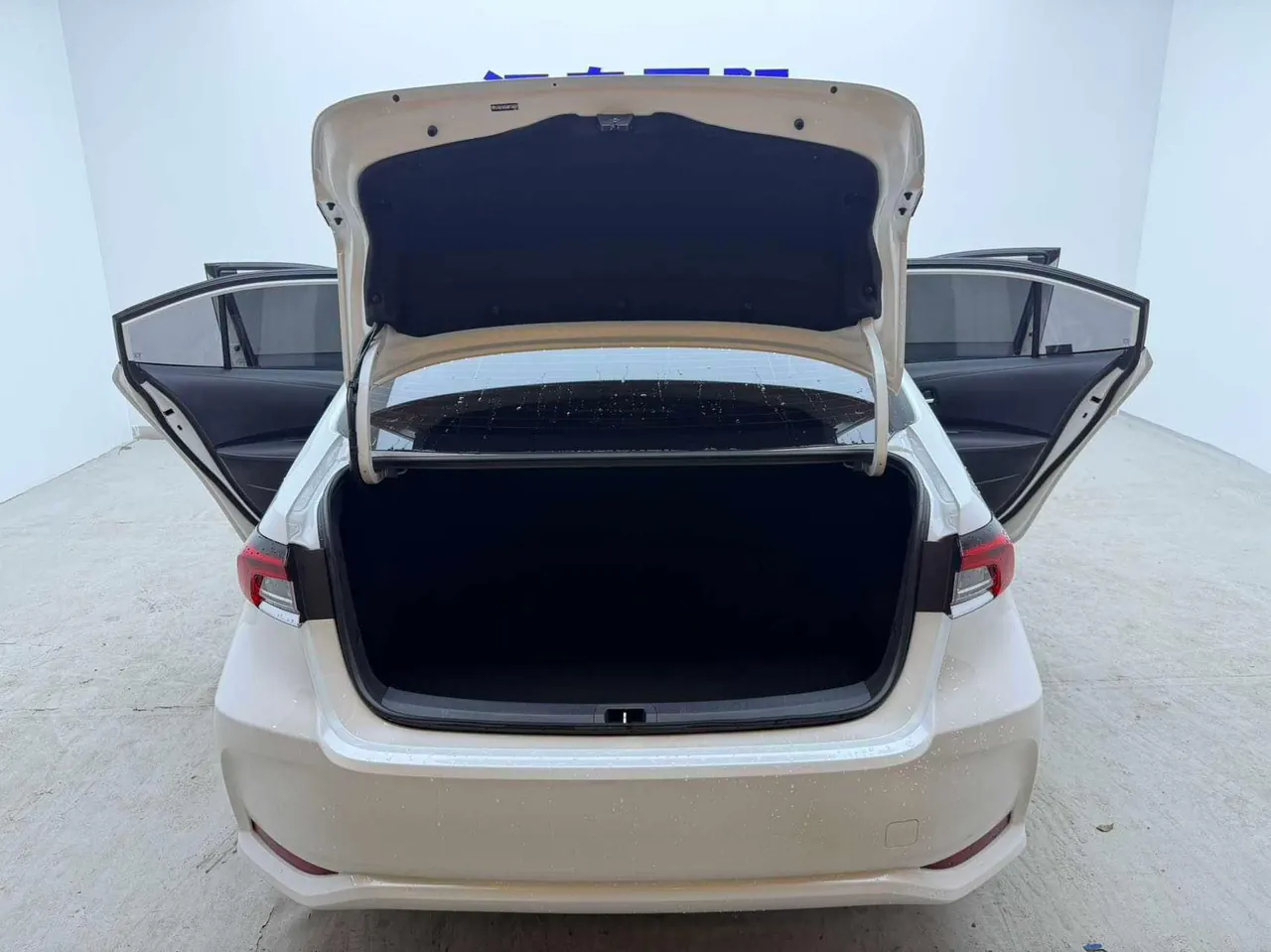 Toyota 2021 Corolla 1.2T Stepless Deluxe Edition Automatic Gear 16