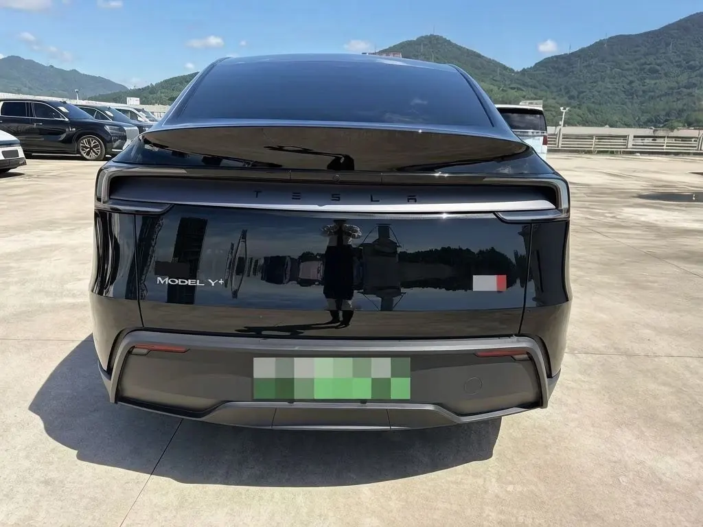 Tesla 2026 Model Y Rear-Wheel-Drive Automatic 3