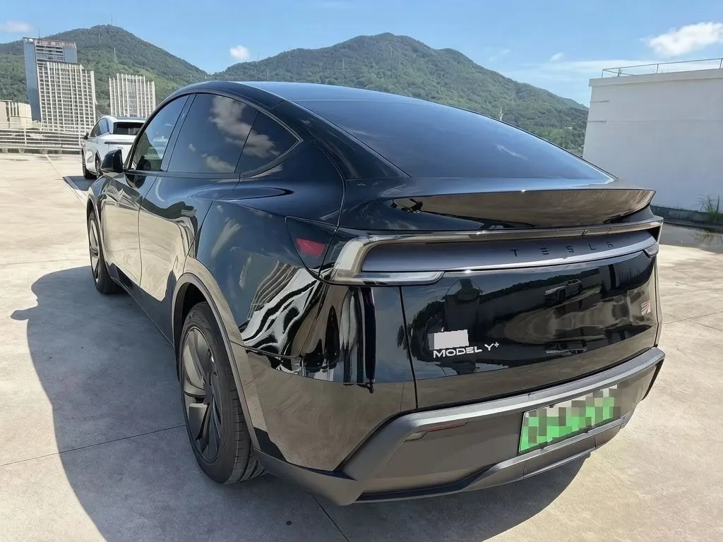 Tesla 2026 Model Y Rear-Wheel-Drive Automatic 4