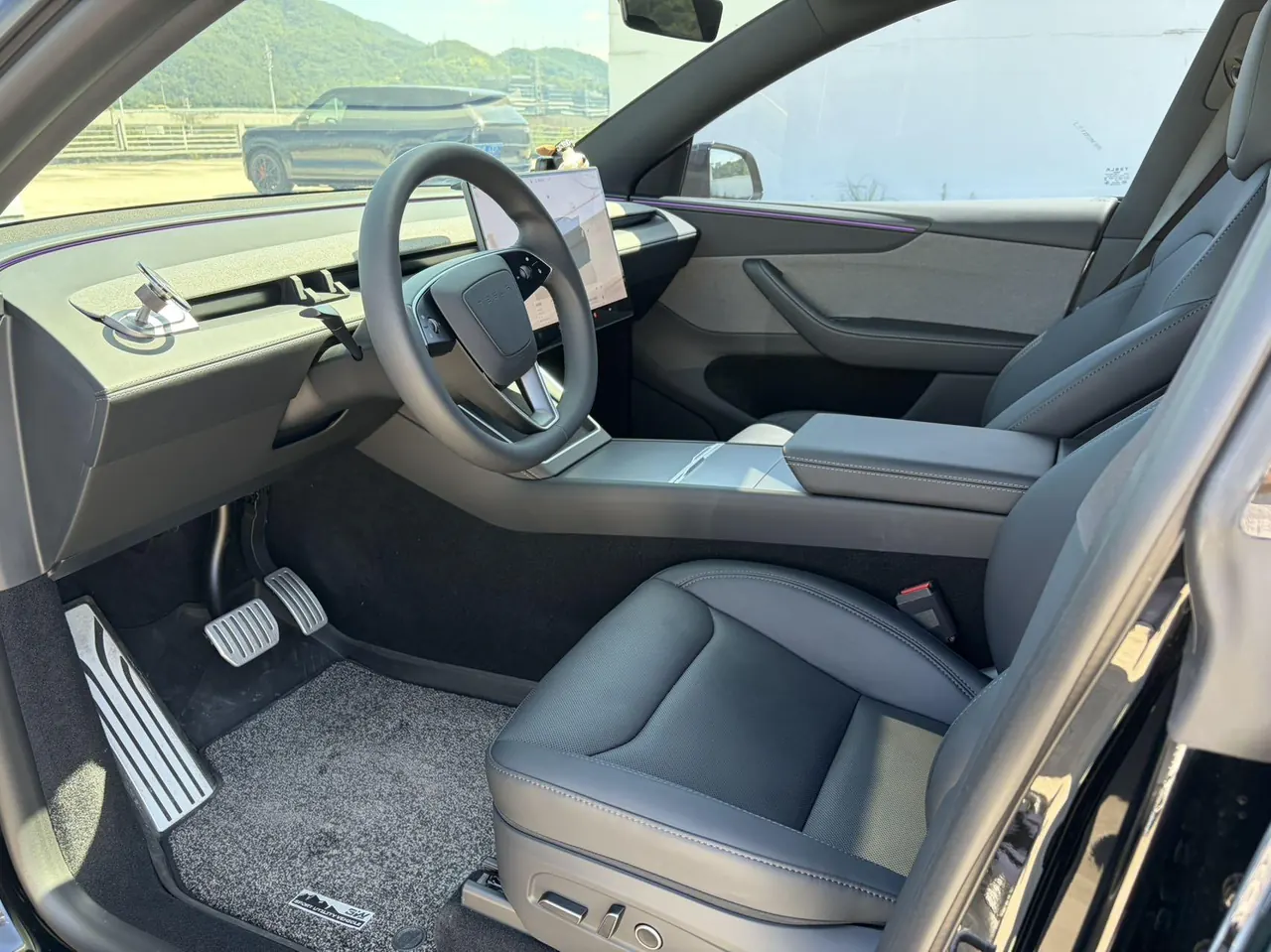 Tesla 2026 Model Y Rear-Wheel-Drive Automatic 5