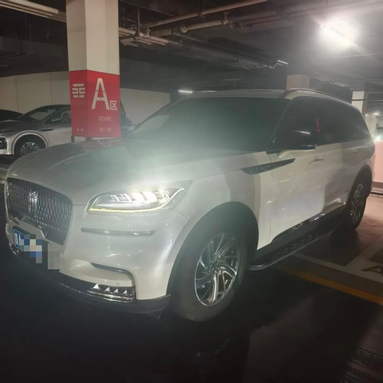 打开图片灯箱:Lincoln 2021 Aviator 3.0T V6 4-wheel Drive Premium Edition Automatic Gear
