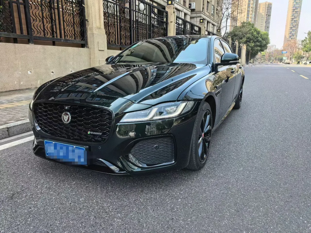 打开图片灯箱:Jaguar 2021 XFL 2.0T P250 4WD Obsidian Black Sports Edition Automatic Gear