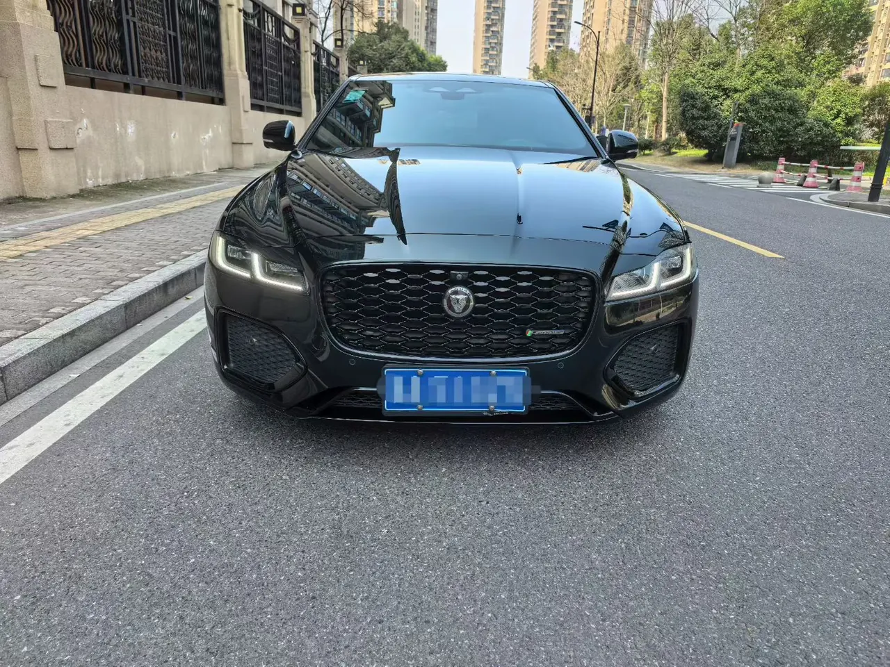 Jaguar 2021 XFL 2.0T P250 4WD Obsidian Black Sports Edition Automatic Gear 2