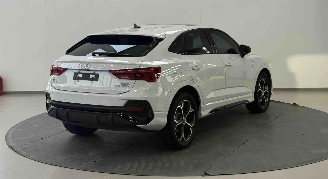 Audi 2022 Q3 Sportback 1.4TFSI 35TFSI aggressive automatic gear 2