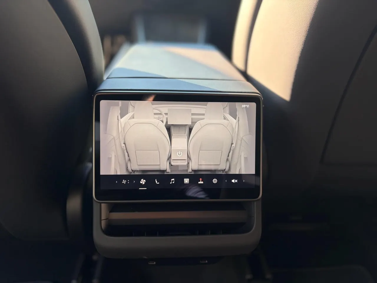 Tesla 2026 Model Y Rear-Wheel-Drive Automatic 7