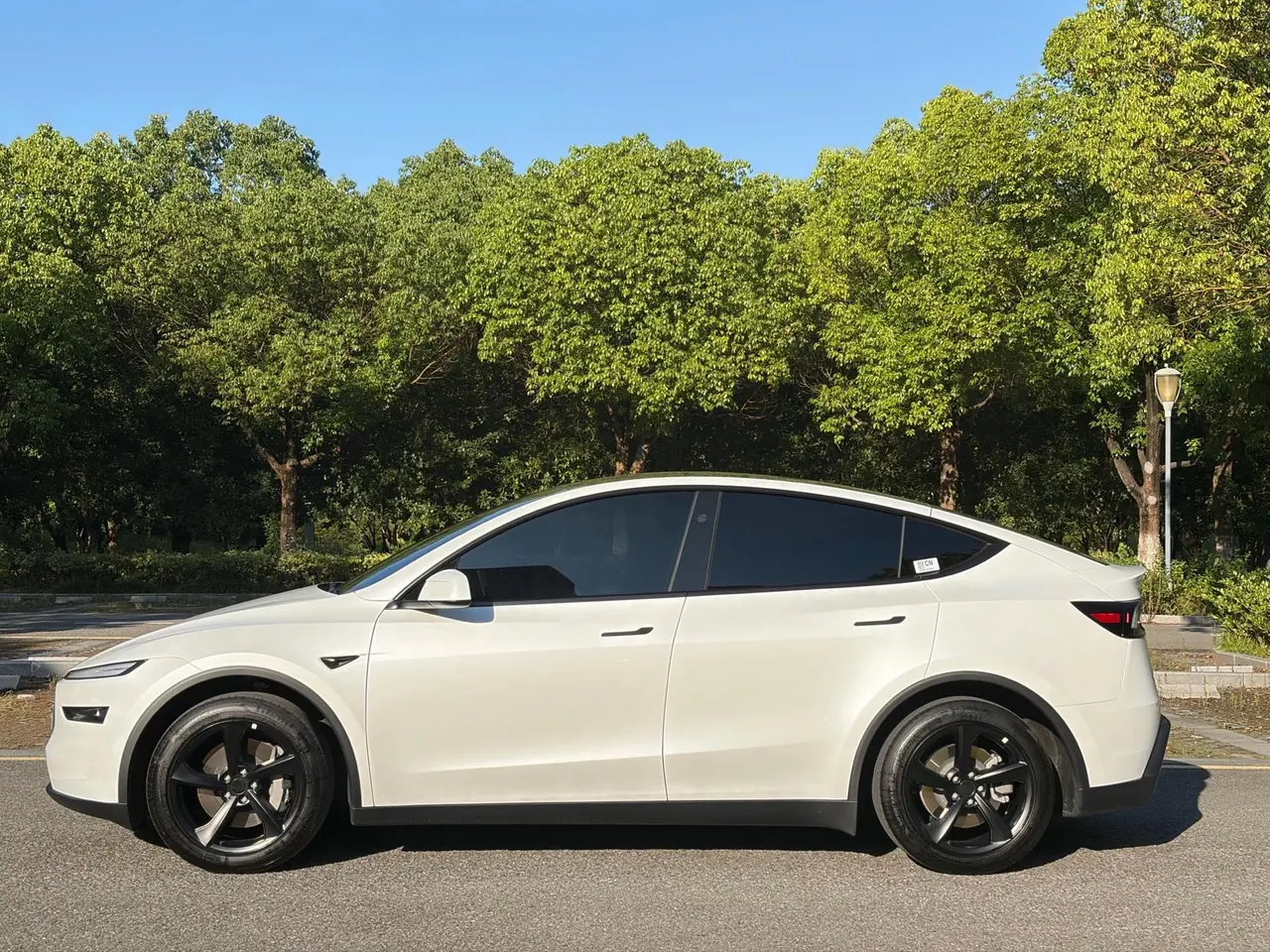 Tesla 2026 Model Y Rear-Wheel-Drive Automatic 9