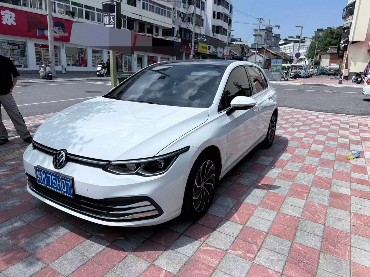 打开图片灯箱:Volkswagen 2021 Golf 8 1.4TSI 280TSI 30th Anniversary Edition Automatic