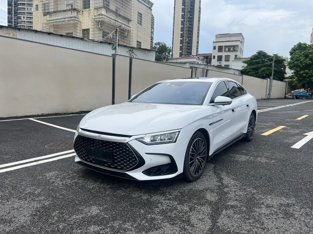 Open image lightbox: BYD 2022 Han DM-i 1.5T stepless 121KM noble automatic gear