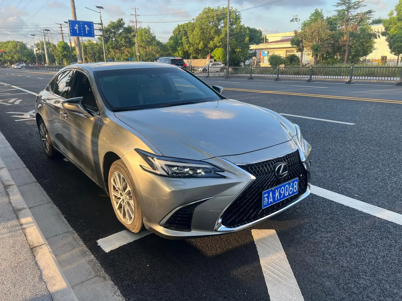 Lexus ES (Imported) 2025 ES200 2.0 Stepless Special Edition Automatic Gear 3