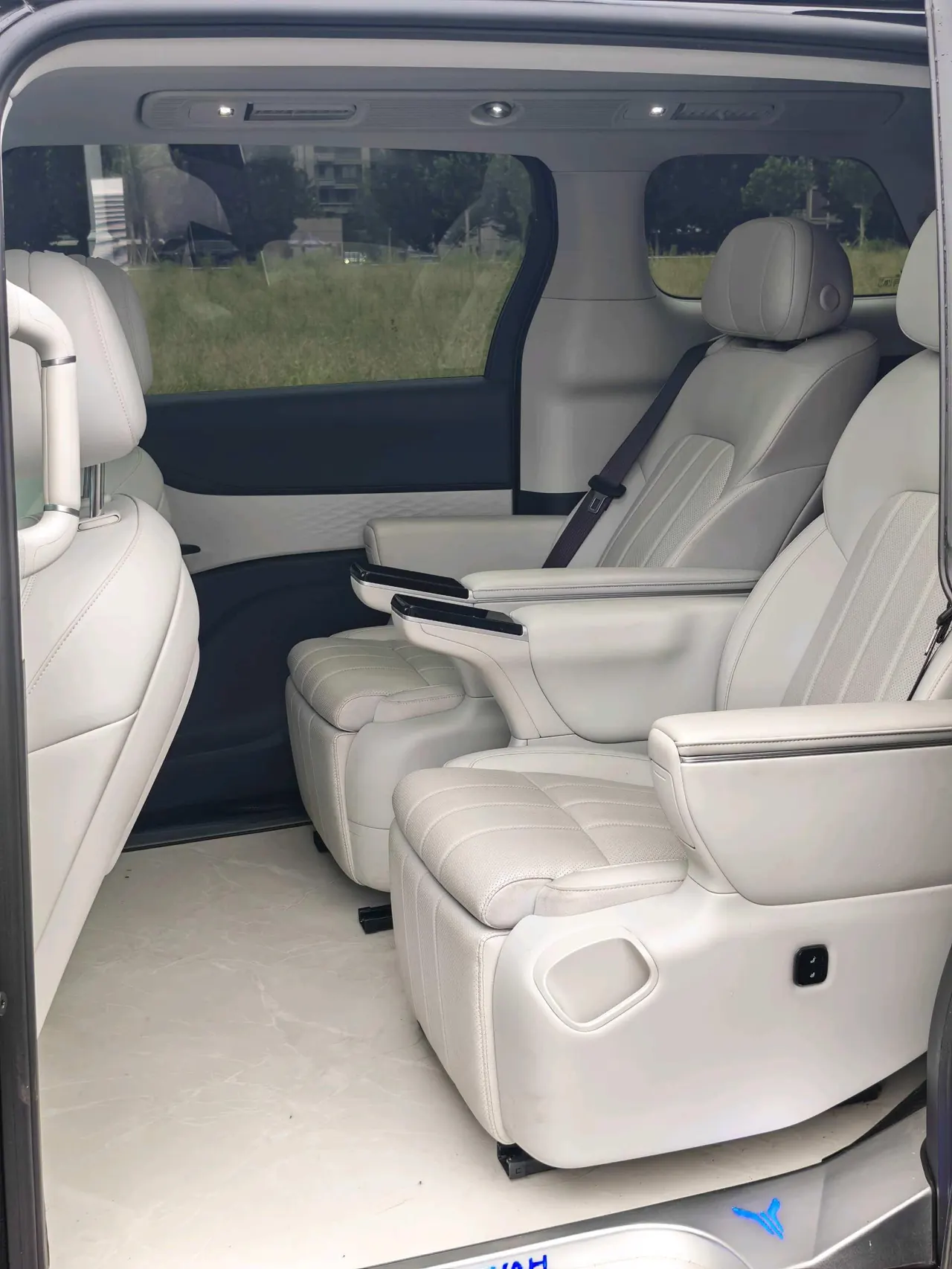 Voyah 2025 Model Dreamer PHEV 1.5T Four-Wheel-Drive Excellence Kunpeng Version Automatic Transmission 12