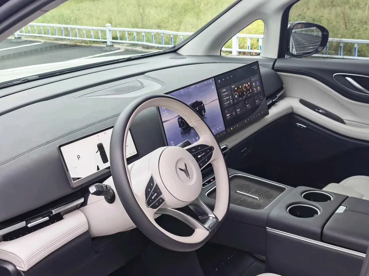 Voyah 2025 Model Dreamer PHEV 1.5T Four-Wheel-Drive Excellence Kunpeng Version Automatic Transmission 3