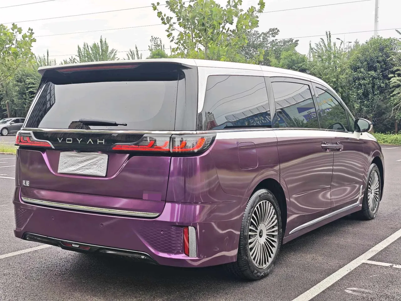 Voyah 2025 Model Dreamer PHEV 1.5T Four-Wheel-Drive Excellence Kunpeng Version Automatic Transmission 8