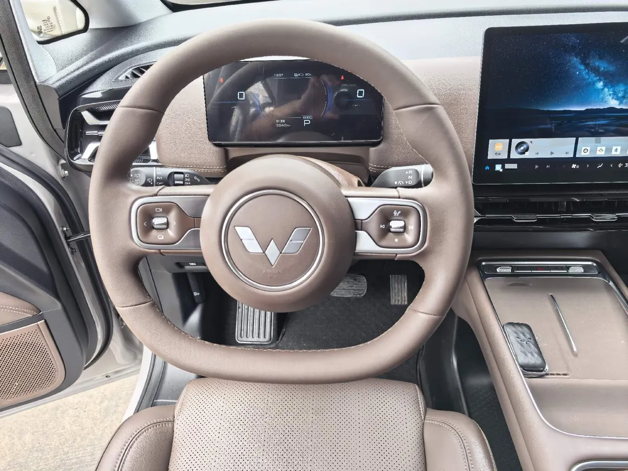 WuLing 2025 Starlight 730 500km Luxury Automatic Gear 9