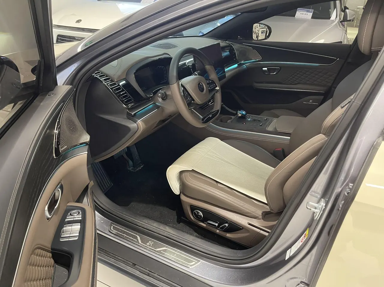 BYD 2022 Han DM-i 1.5T stepless 121KM exclusive automatic gear 2