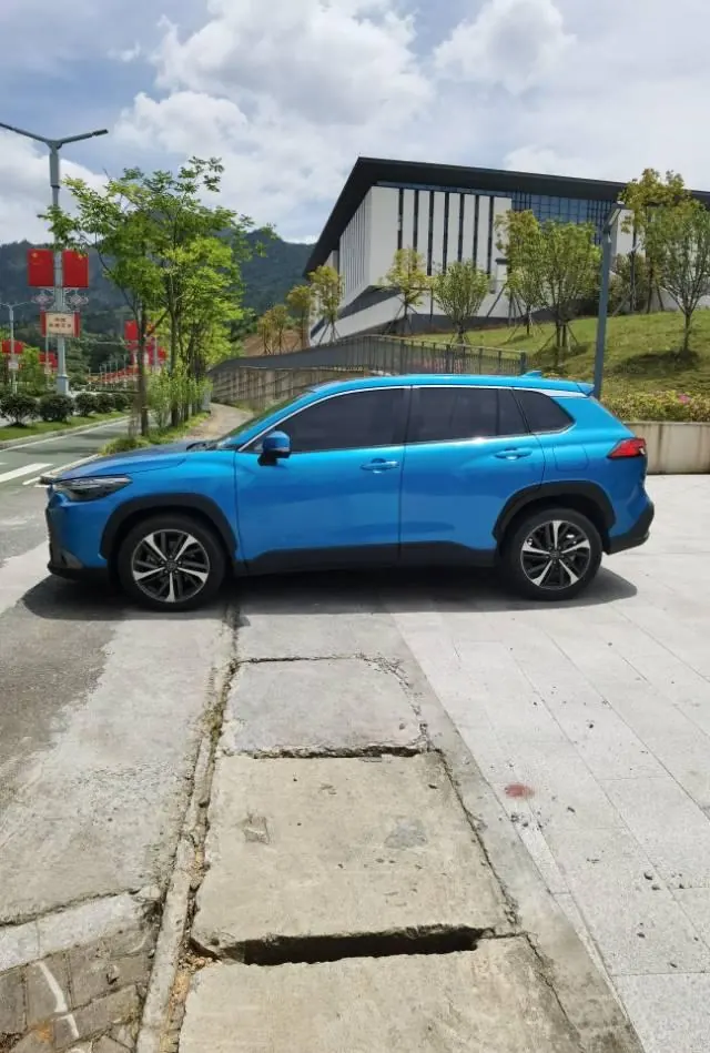 Toyota 2022 Front Landa 2.0 Stepless Luxury PLUS Edition Automatic Gear 3