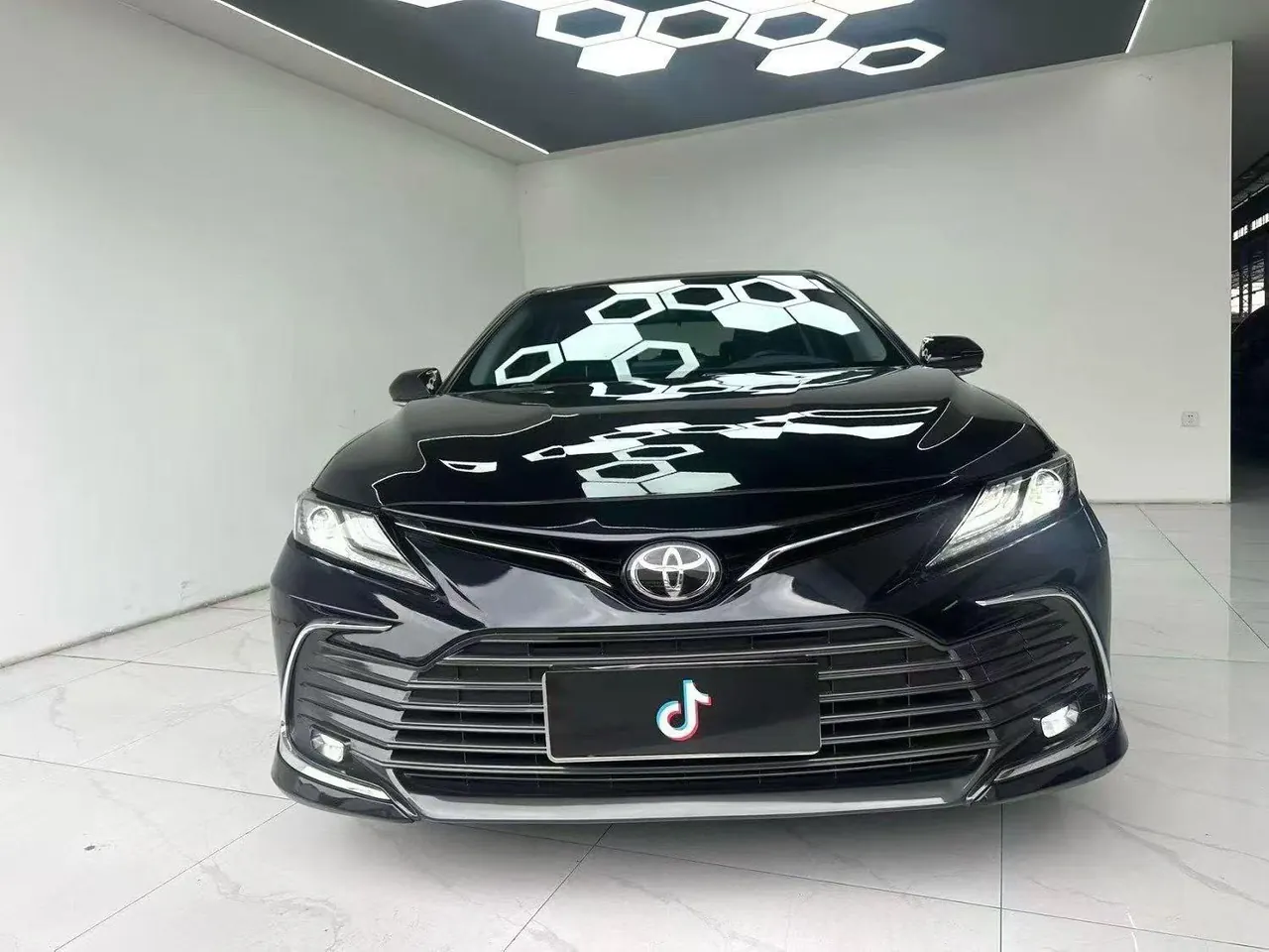 Toyota 2023 Camry 2.5G Deluxe Edition Automatic Gear 2