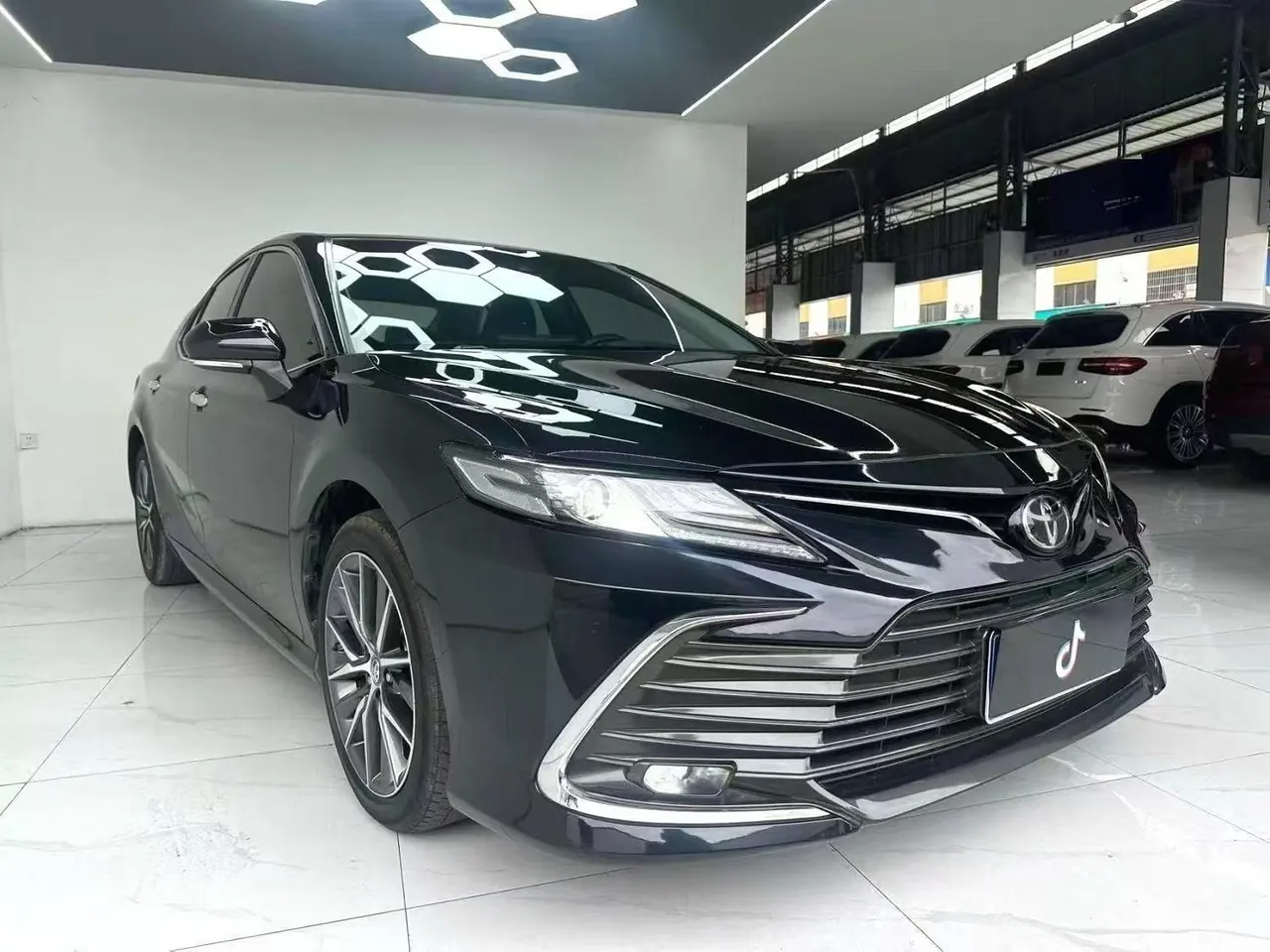Toyota 2023 Camry 2.5G Deluxe Edition Automatic Gear 3