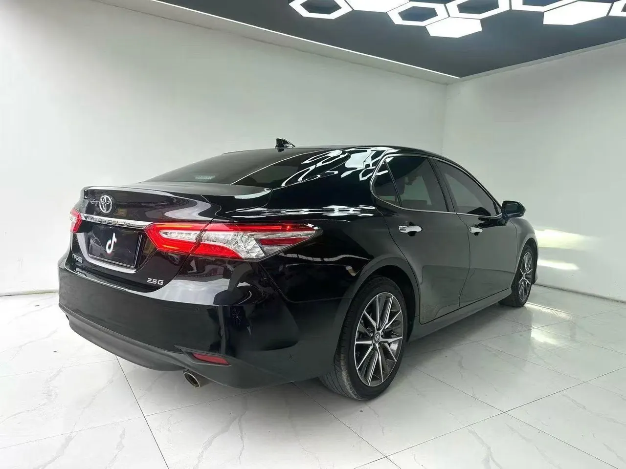 Toyota 2023 Camry 2.5G Deluxe Edition Automatic Gear 7