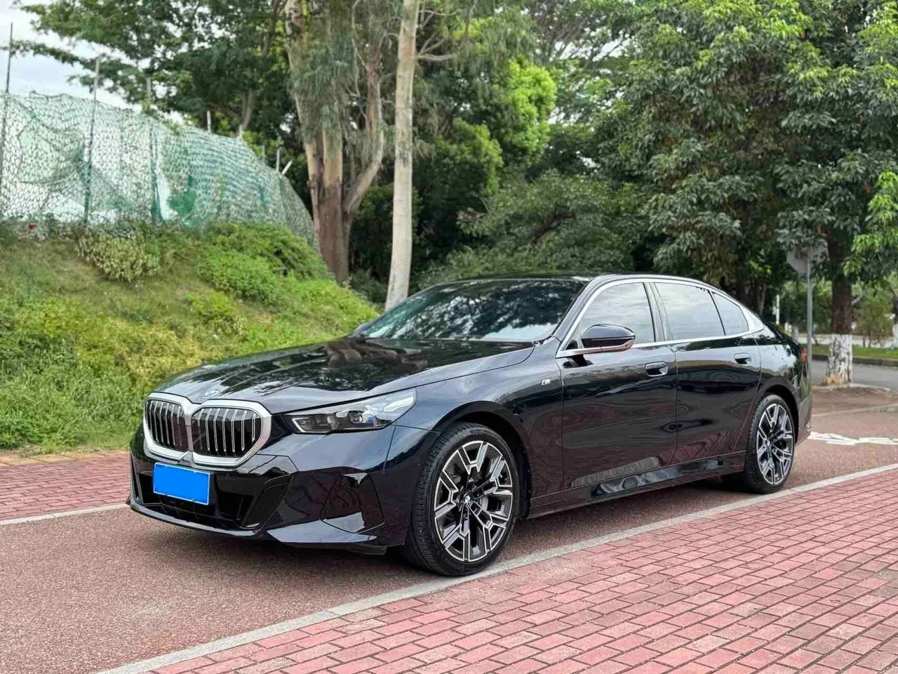 Open image lightbox: BMW 5 series 2025 530Li 48V 2.0T exclusive m sports suit automatic gear