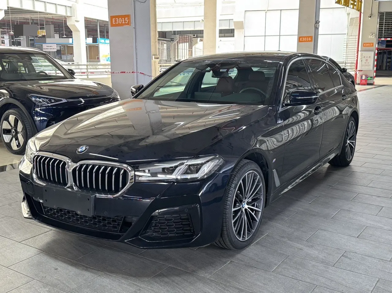 Open image lightbox: BMW 5 Series 2022 530Li 2.0T Leading M Sports Suit (Change 2) Automatic Gear
