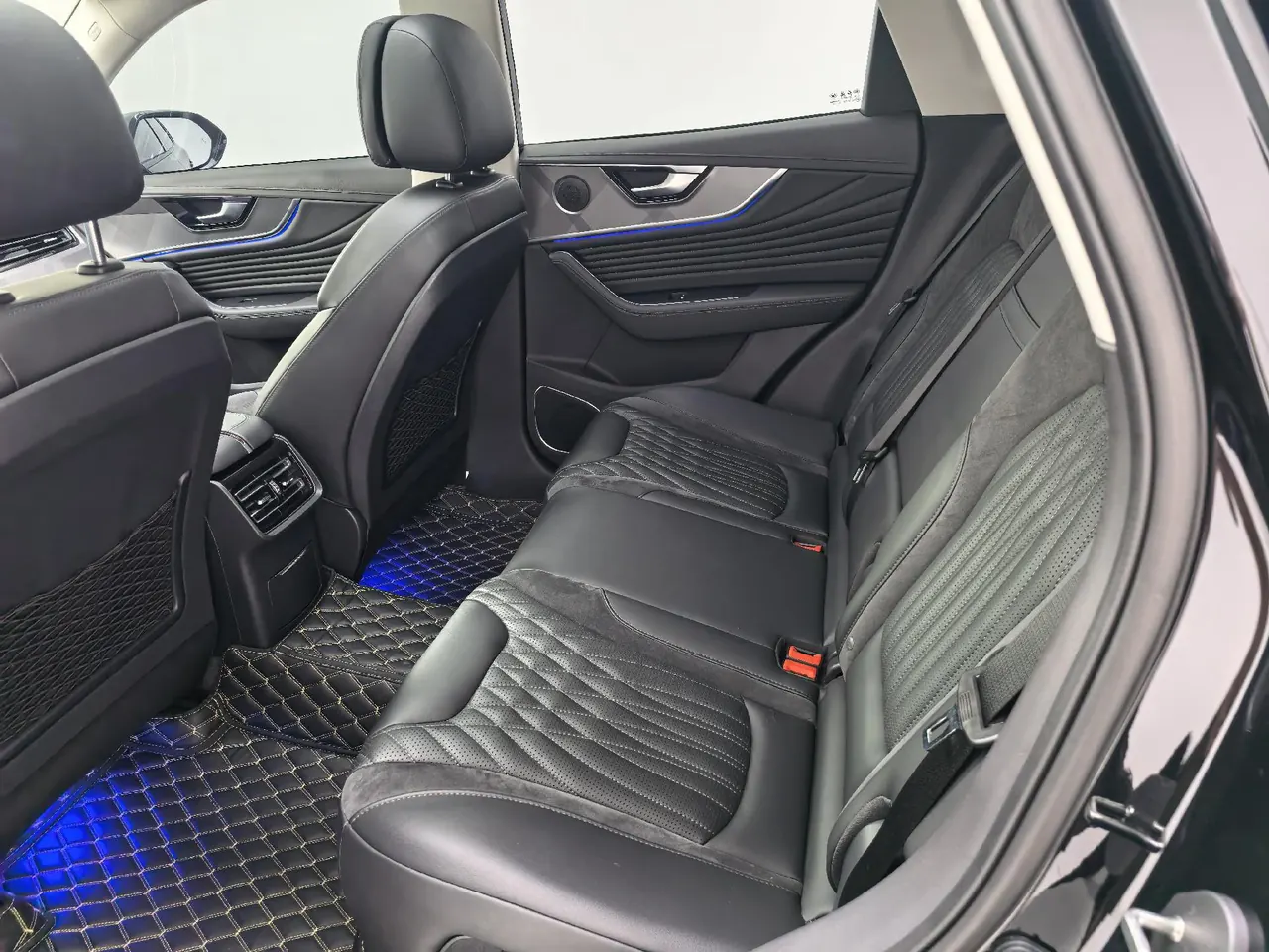 HongQi 2023 HS5 2.0T 4-wheel drive flag enjoy Pro version automatic gear 8