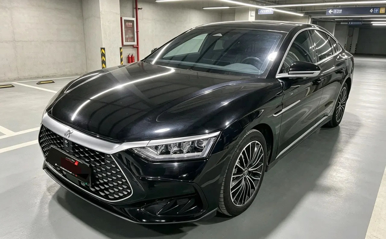打开图片灯箱:BYD 2023 Han DM-i 1.5T stepless champion version 121KM exclusive automatic gear