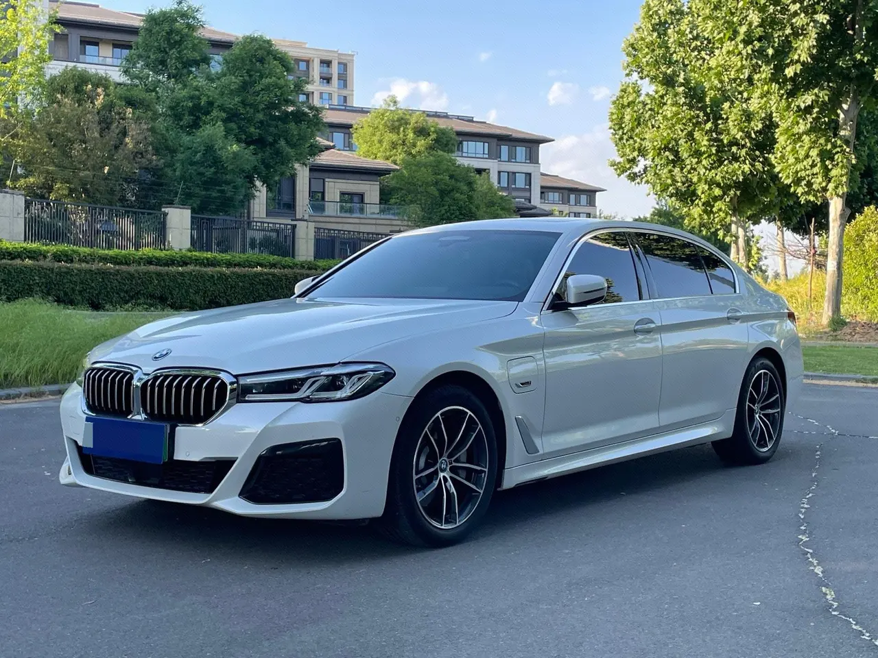 打开图片灯箱:BMW 5 New Energy 2022 535Le 2.0T Pioneer Edition M Sports Suit (Change 3) Automatic Gear