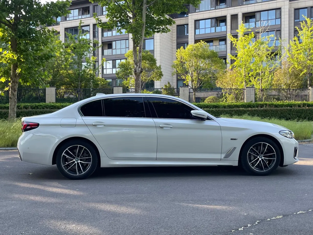 BMW 5 New Energy 2022 535Le 2.0T Pioneer Edition M Sports Suit (Change 3) Automatic Gear 18
