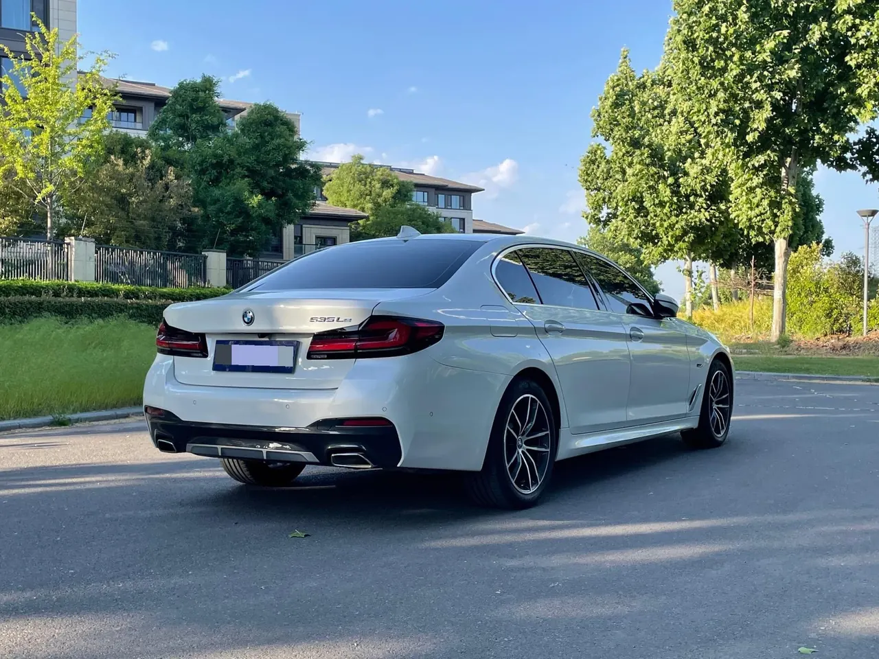 BMW 5 New Energy 2022 535Le 2.0T Pioneer Edition M Sports Suit (Change 3) Automatic Gear 9