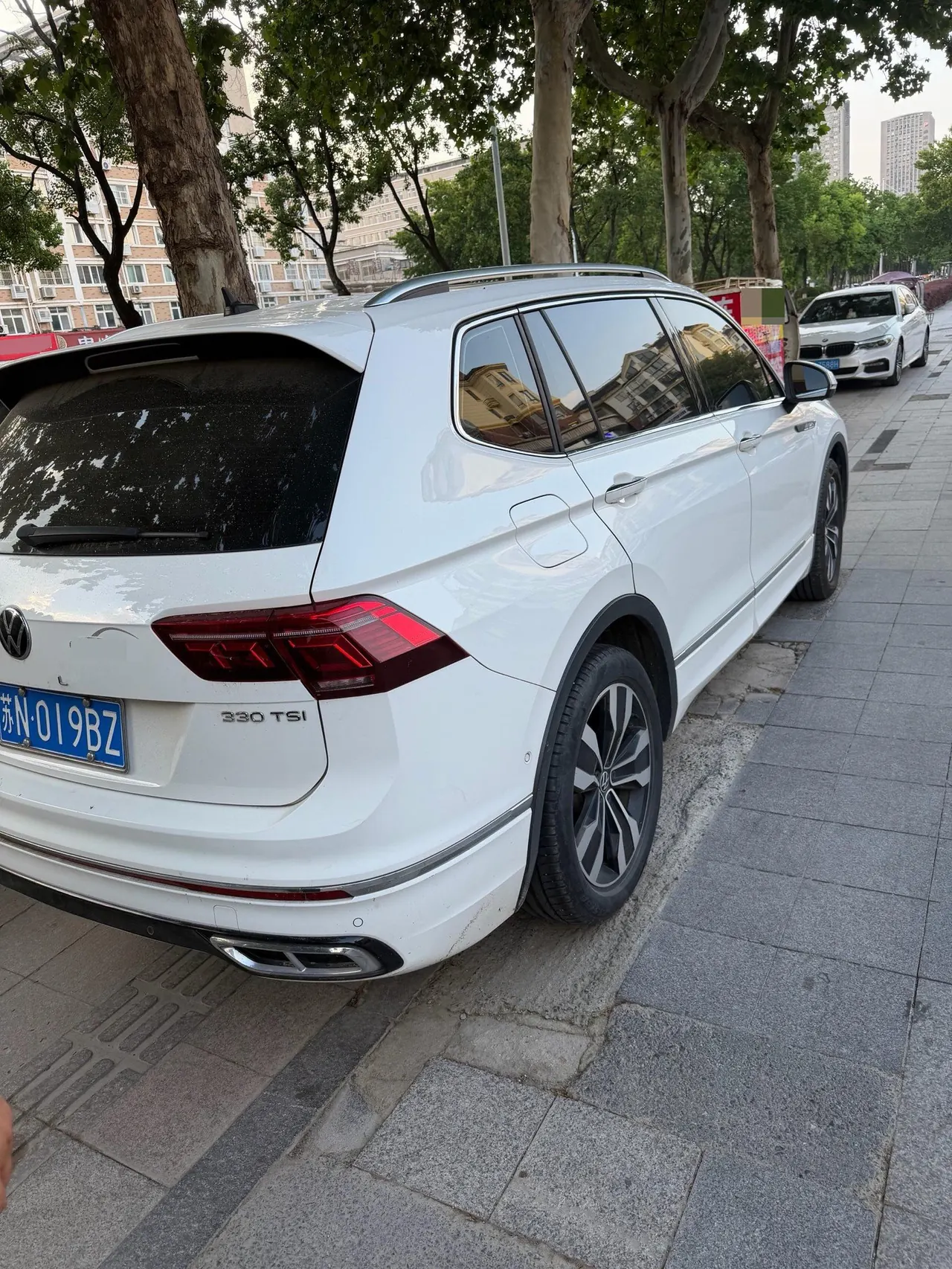 Volkswagen 2022 Tiguan L R-Line 2.0TSI 330TSI Two-Drive R-Line Overdrive Automatic Gear 6