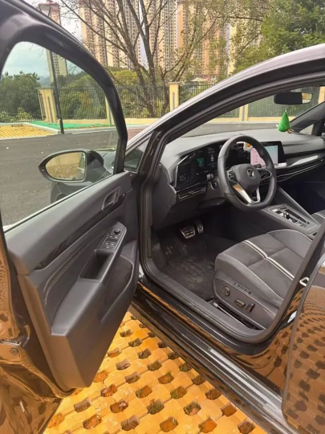 Volkswagen 2023 Golf 8 R-Line 1.4TSI 280TSI Lite Automatic 4