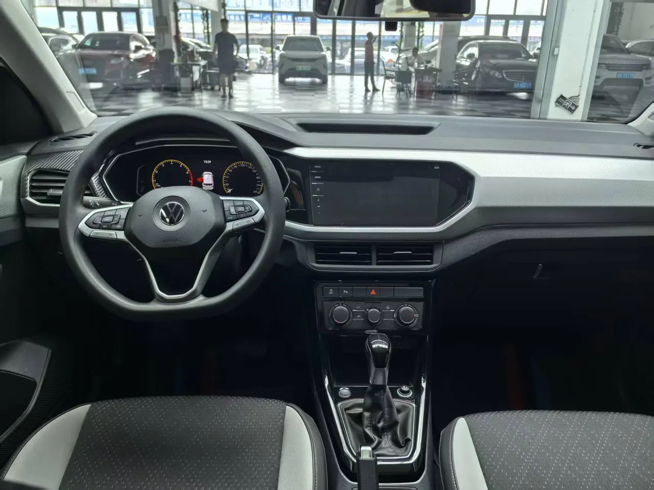 Volkswagen 2023 T-Cross 1.2TSI 200TSI Smart Connect Version Automatic 8