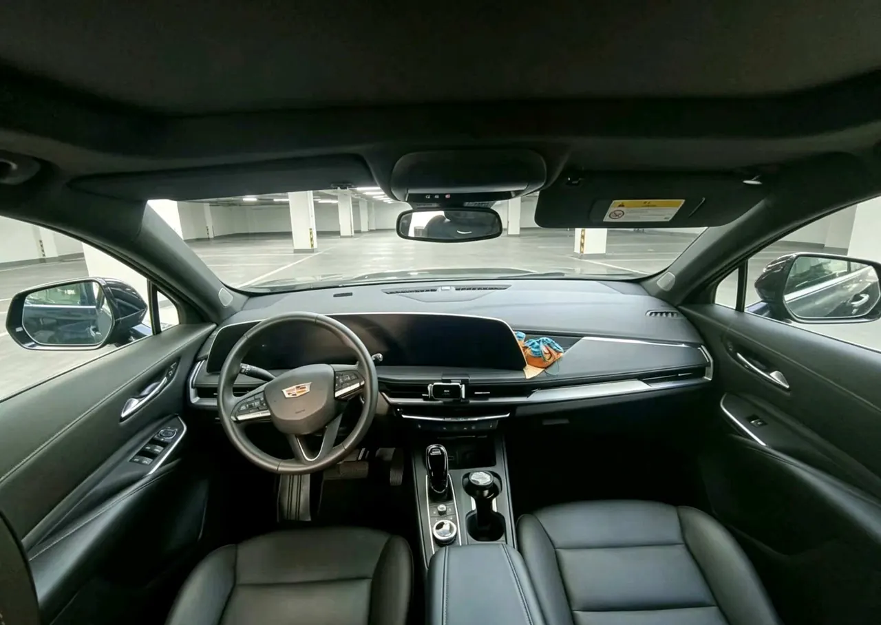 Cadillac 2025 XT4 48V 2.0T 28T Two-Drive Luxury Automatic Gear 9