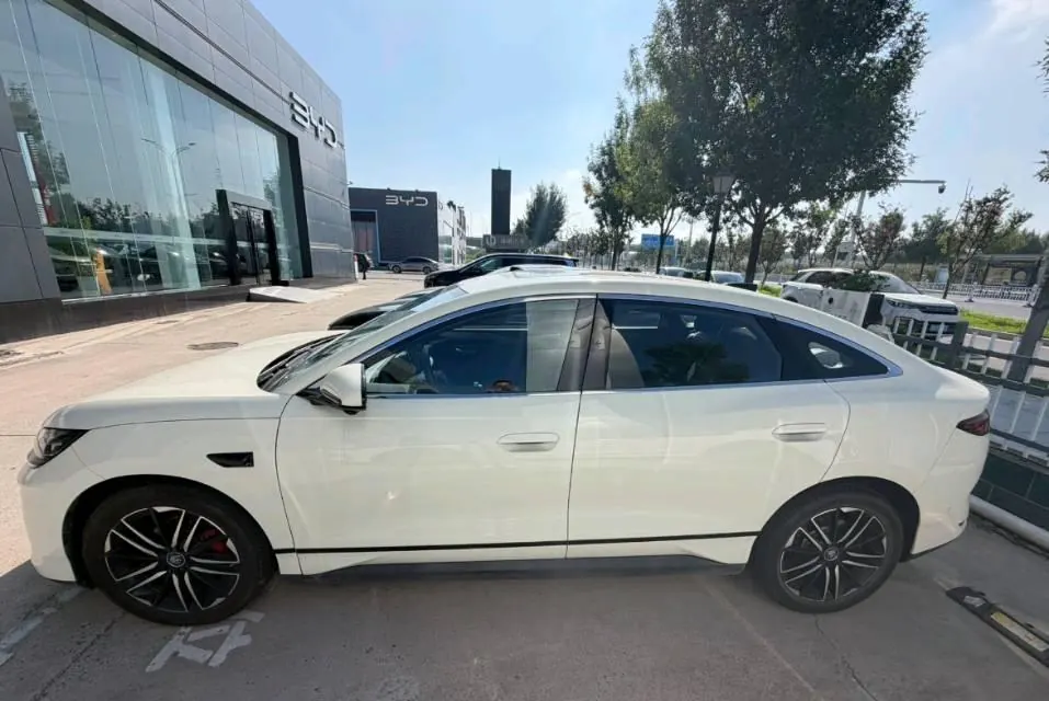 BYD 2025 Qin L EV 545KM cloud chariot type automatic gear 4