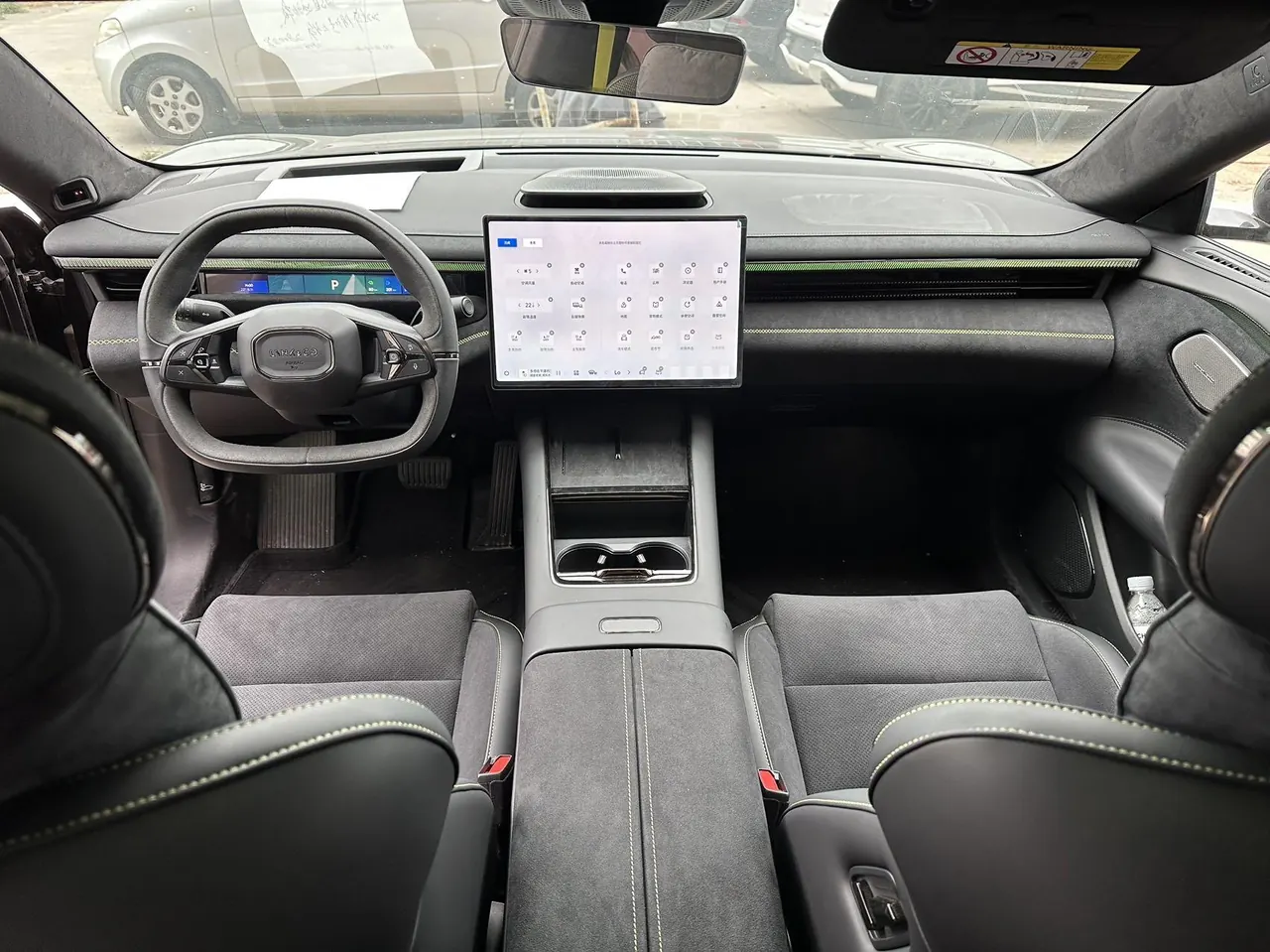 LYNK&amp;CO 2025 LYNK&amp;CO 10 EM-P 1.5T 240 four-wheel drive Ultra sports version automatic gear 5