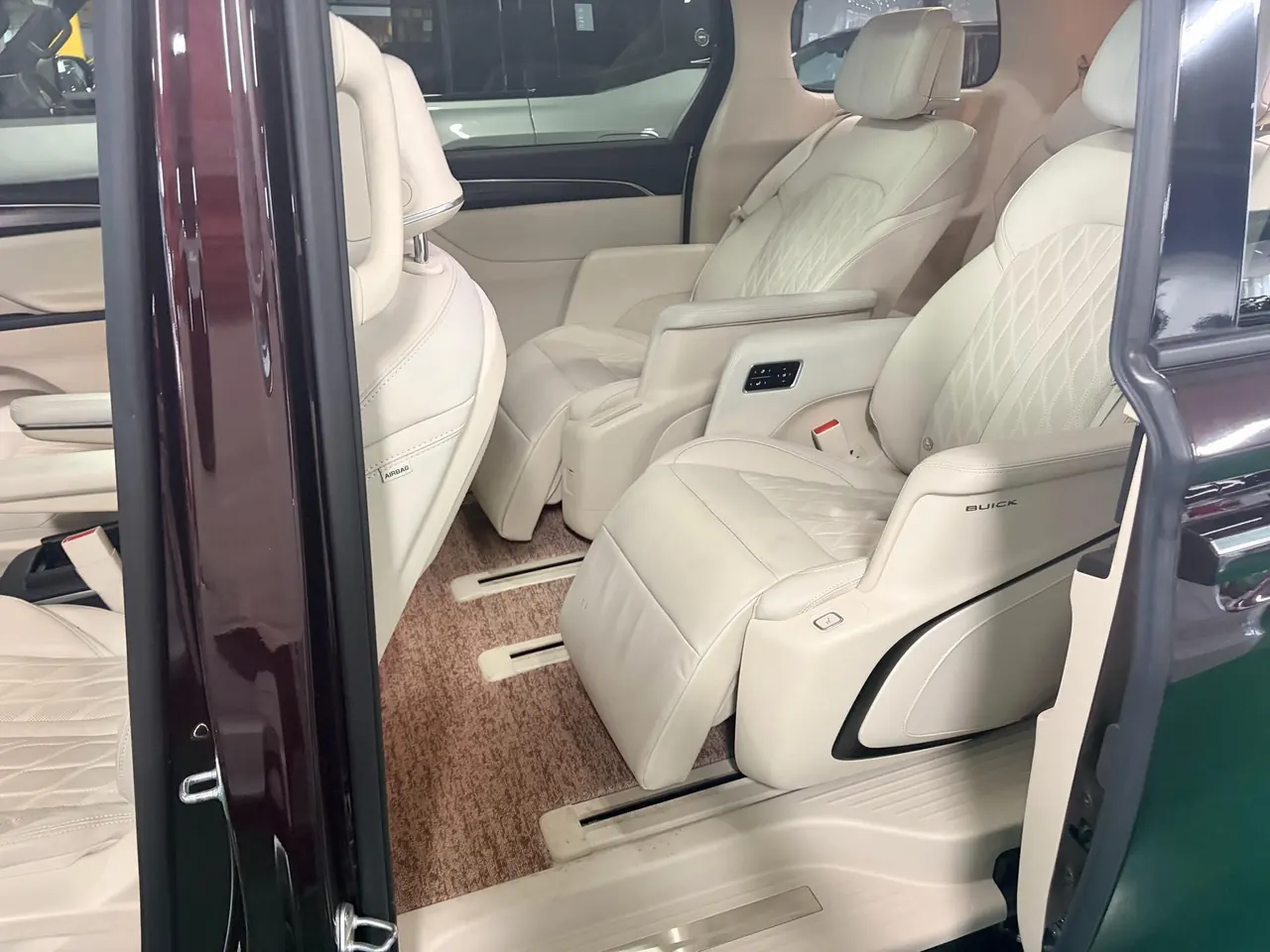 Buick 2021 GL8 Avenir 2.0T Seven-seat Pro-Li Edition Automatic Gear 3