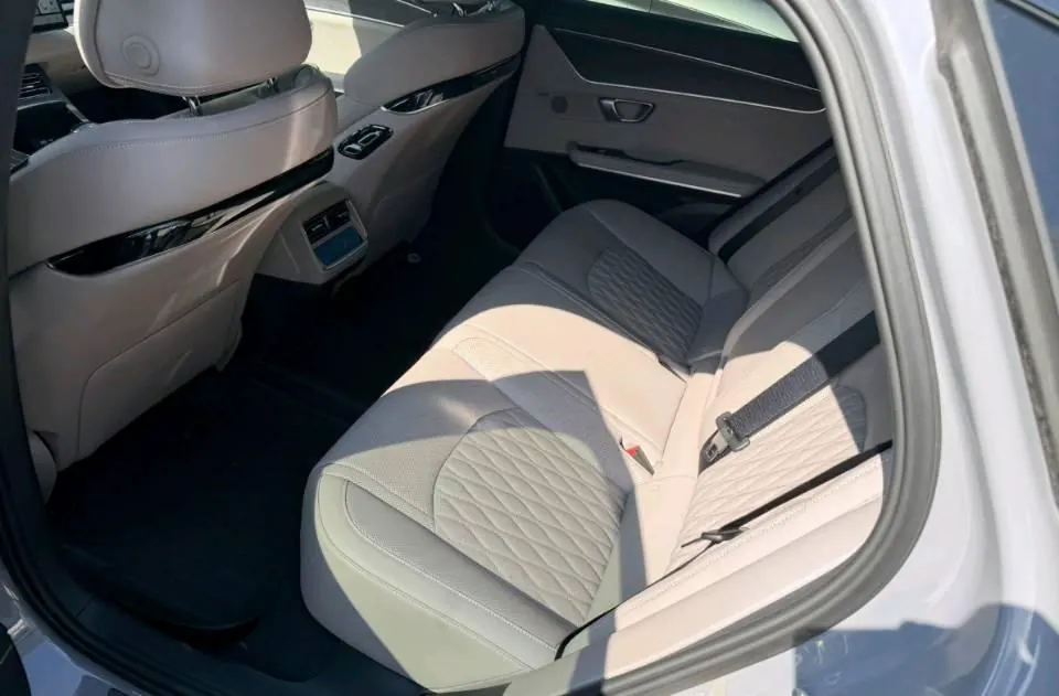 BYD 2025 Han DM-i 1.5T stepless smart driving version 125KM laser Radar flagship automatic gear 3