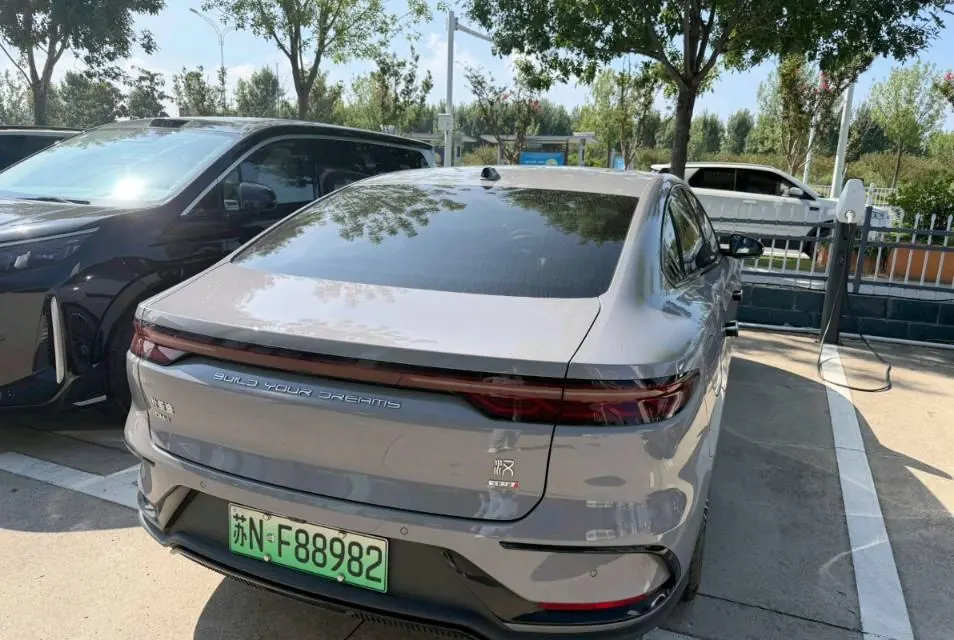 BYD 2025 Han DM-i 1.5T stepless smart driving version 125KM laser Radar flagship automatic gear 5