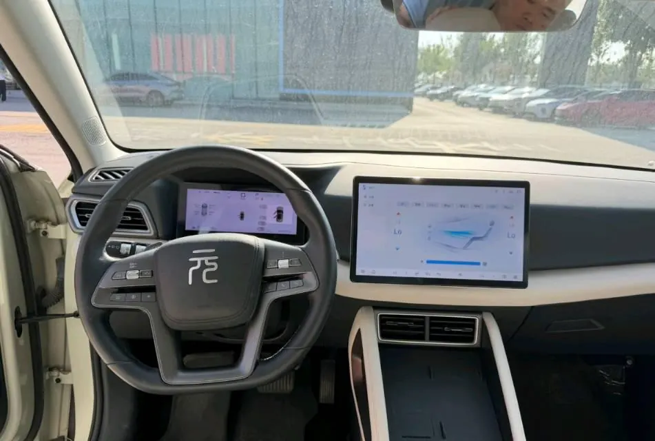 BYD 2025 Yuan UP Smart Driving 401KM Exceed Automatic Gear 2