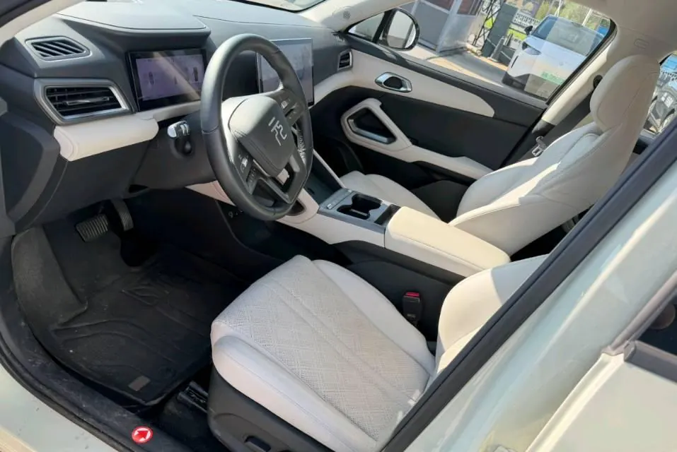 BYD 2025 Yuan UP Smart Driving 401KM Exceed Automatic Gear 3