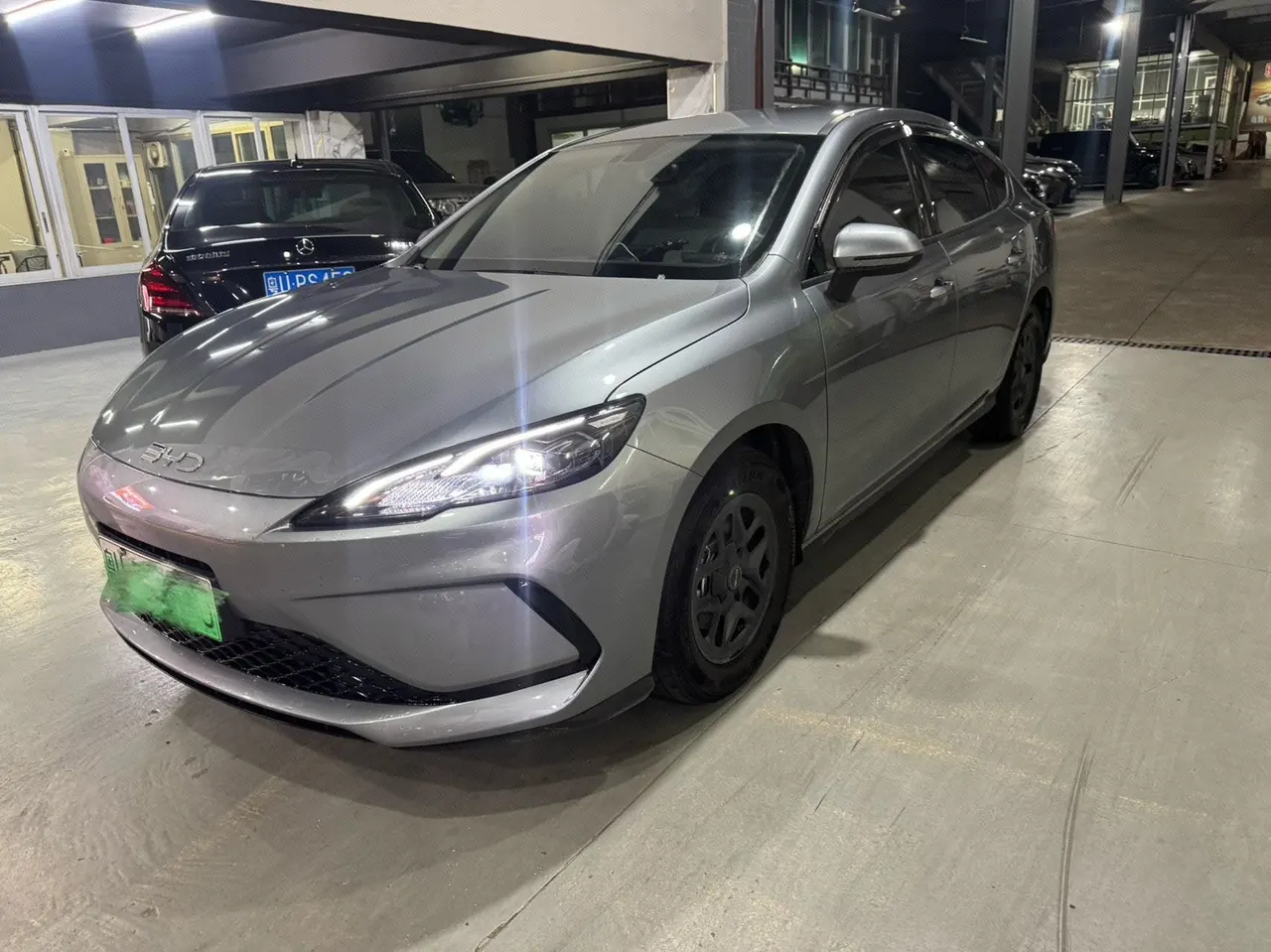 打开图片灯箱:BYD 2025 seals 05 DM-i 1.5 stepless smart driving version 55KM luxury automatic gear