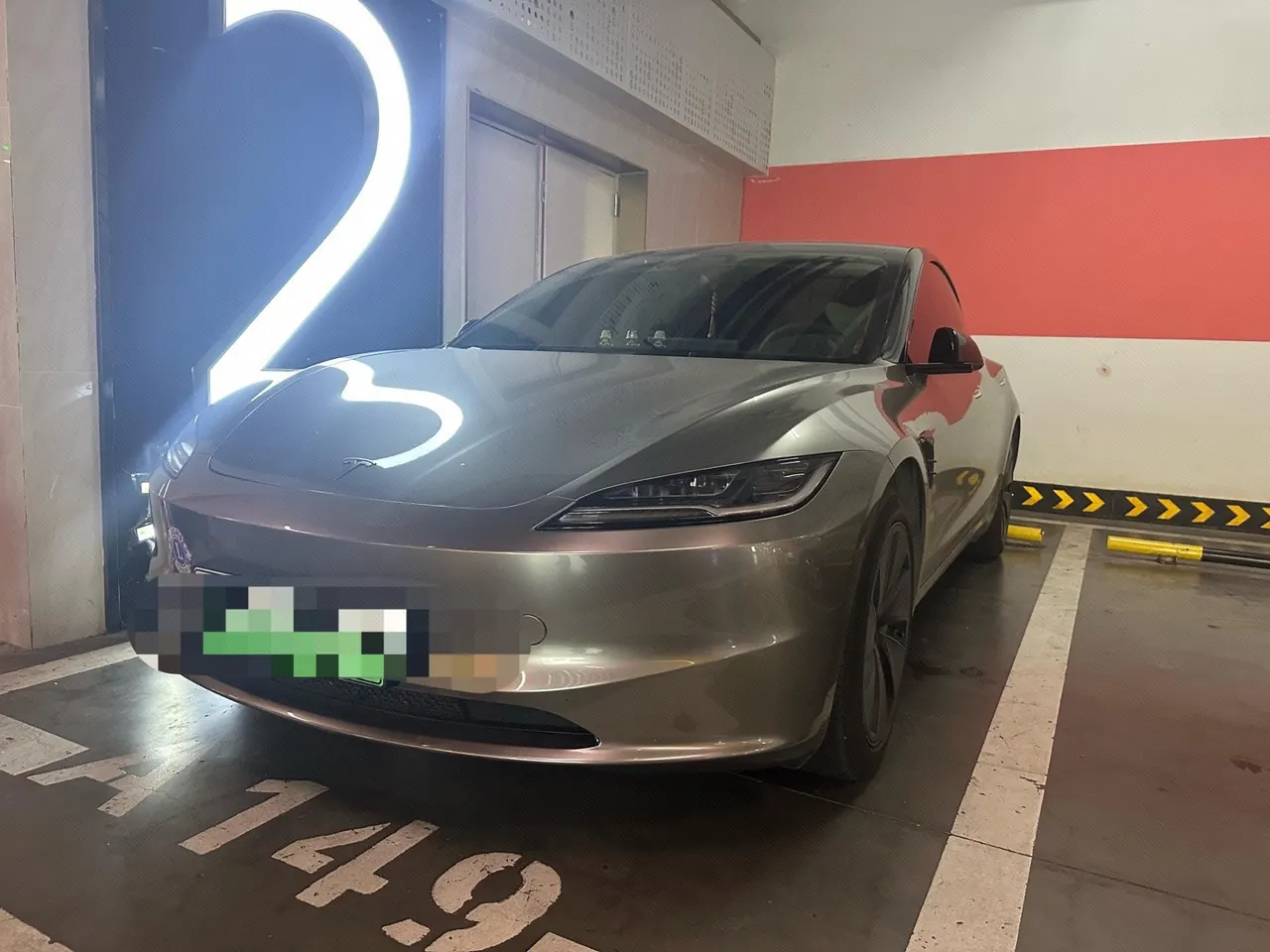 打开图片灯箱:Tesla 2023 Model 3 Rejuvenation Edition Rear Wheel Drive Automatic Transmission
