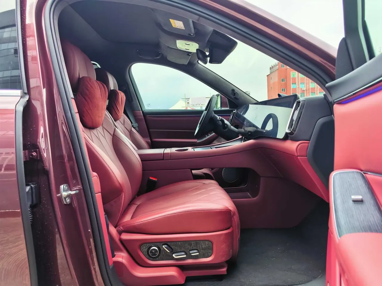 AITO 2025 AITO M8 Ultra 53.4kWh 5-seat automatic gear 2