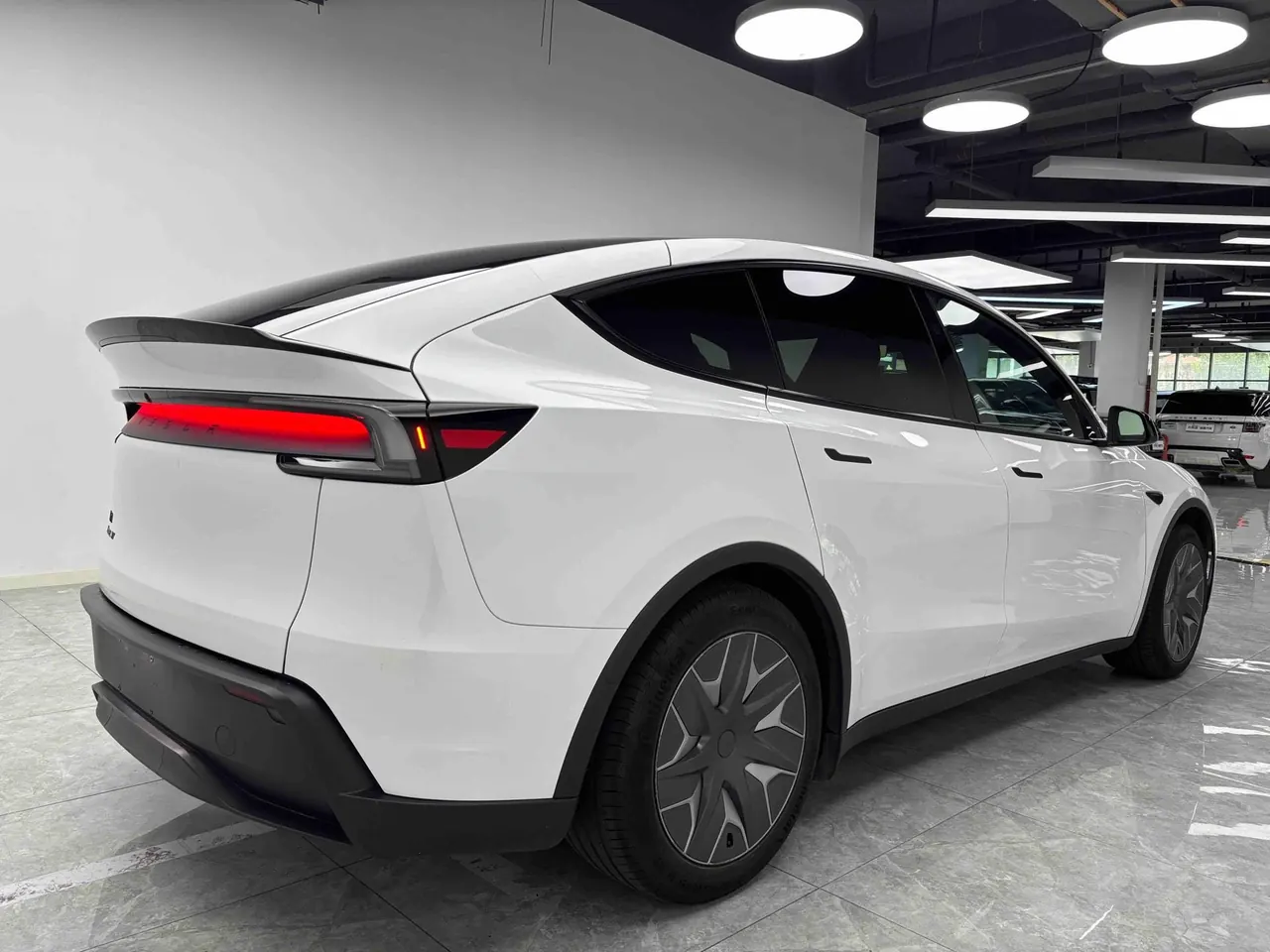 Tesla 2025 Model Y L Long Endurance All-Wheel Drive Automatic Transmission 2