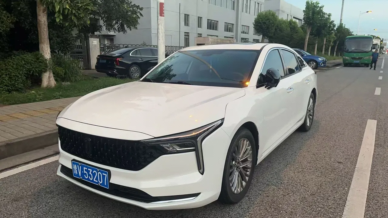 Open image lightbox: Bestune 2025 B70 1.5T Long Yao Edition Happy Automatic Gear