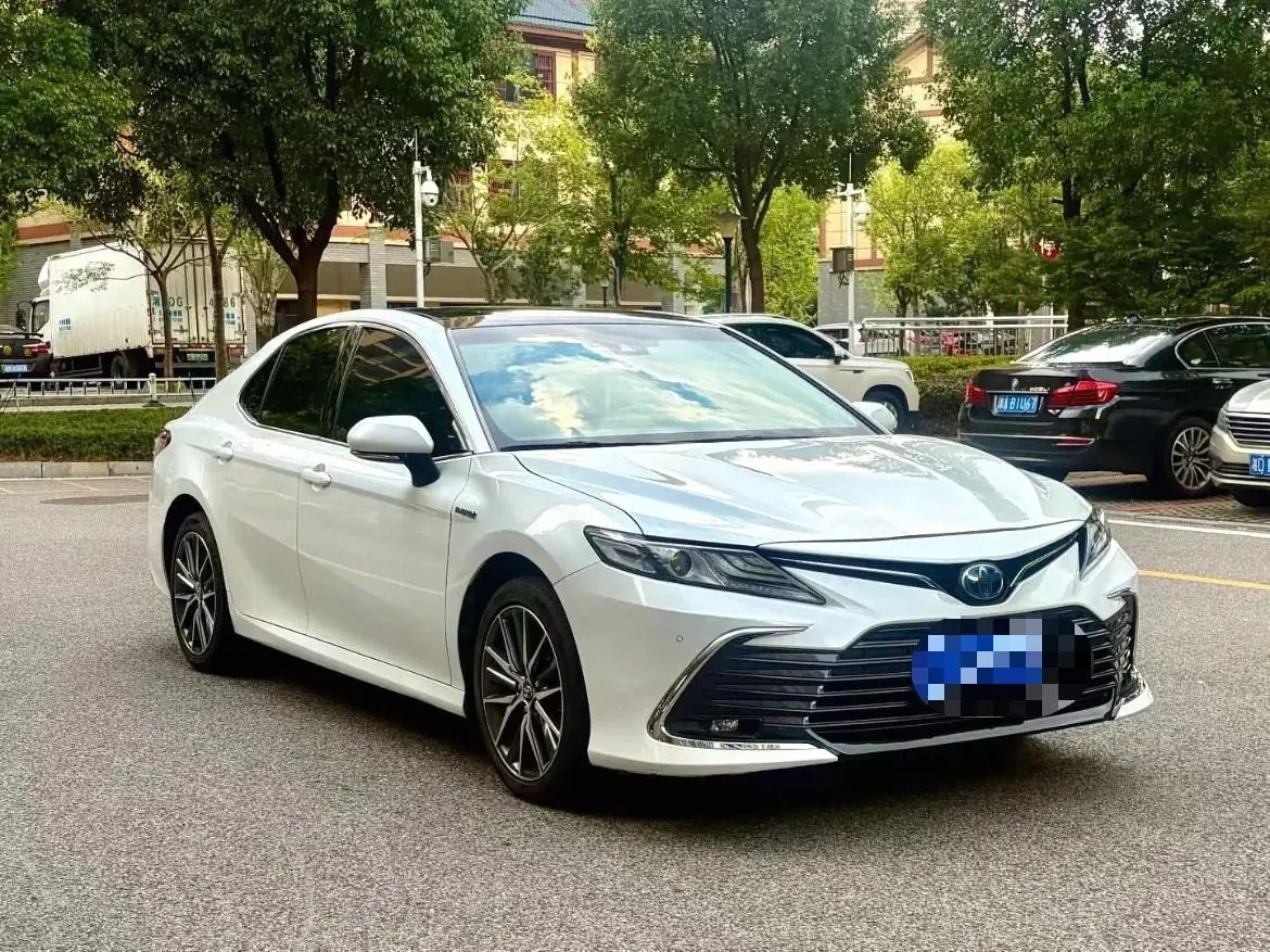 Toyota 2021 Camry Dual Engine 2.5HG Stepless Deluxe Automatic Gear 3